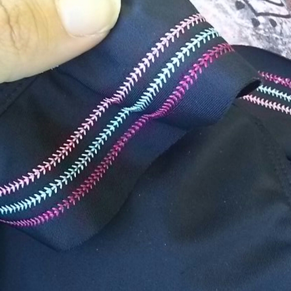 Black bikini top ruffled - Picture 4 of 4